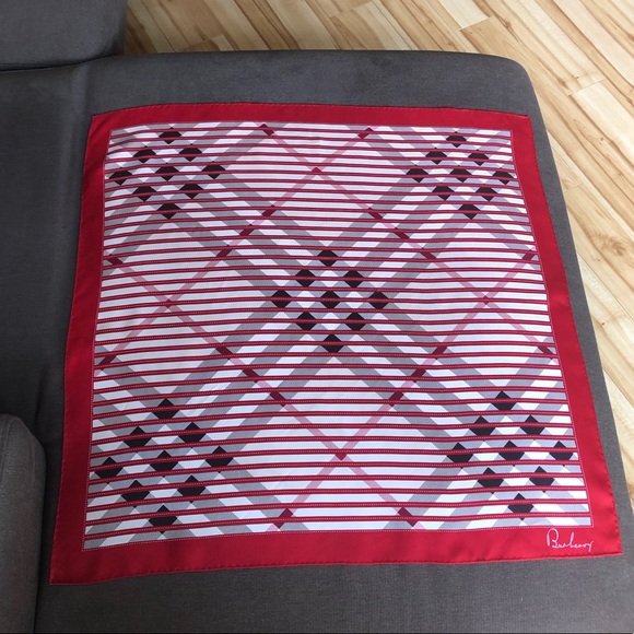 Burberry large silk rectangular large scarf - Picture 5 of 7